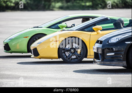 Sammlung der Supersportwagen Lamborghini Gallardo und Nissan Skyline GTR Stockfoto