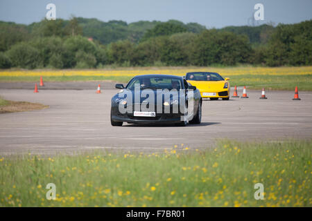 Sammlung von Supersportwagen Lamborghini Gallardo Aston Martin DB9 auf einen Trackday Stockfoto