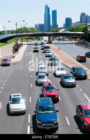 Verkehr am Süden Columbus Drive in Chicago. Stockfoto