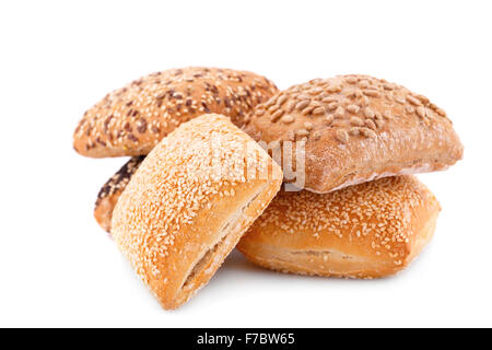 Brot mit verschiedenen Samen isoliert auf weißem Hintergrund. Stockfoto