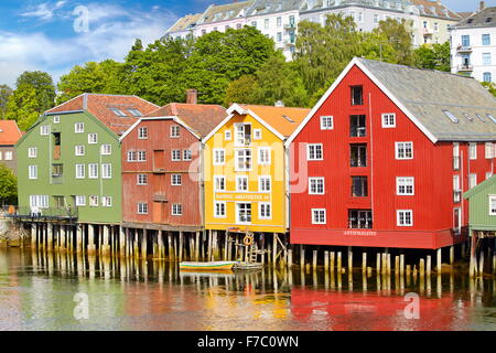Bunte historische Lagerhäuser in Trondheim, Norwegen Stockfoto