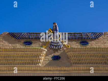 Emblem von Ahura Mazda In Atashkadah zoroastrischen Feuertempel, Yazd Provinz, Yazd, Iran Stockfoto