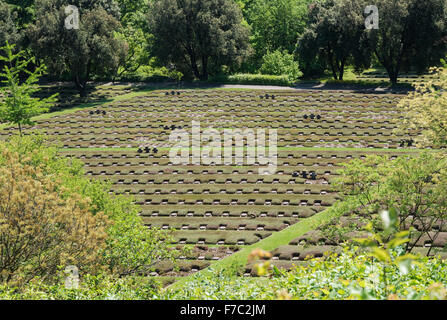 Die deutschen militärischen Friedhof von Costermano befindet sich in einer hügeligen Gegend am östlichen Ufer des Gardasees in der Gemeinde Stockfoto