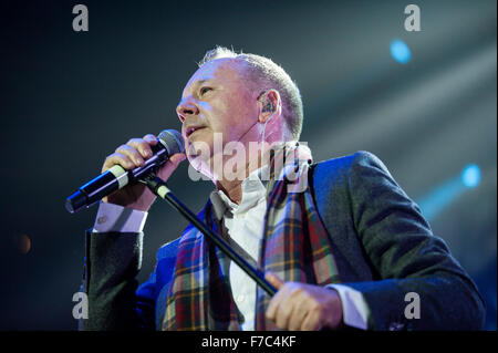 Jim Kerr von den Simple Minds führt auf The SEE Hydro am 28. November 2015 in Glasgow, Schottland-Credit: Sam Kovak/Alamy Live News Stockfoto