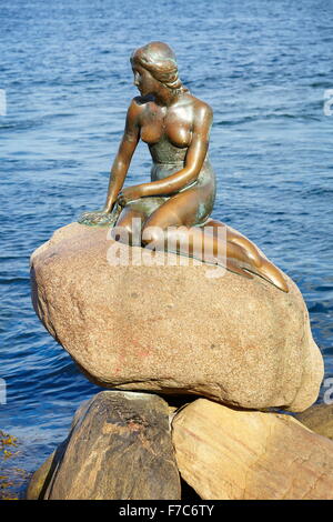 Die Statue der kleinen Meerjungfrau, Kopenhagen, Dänemark Stockfoto