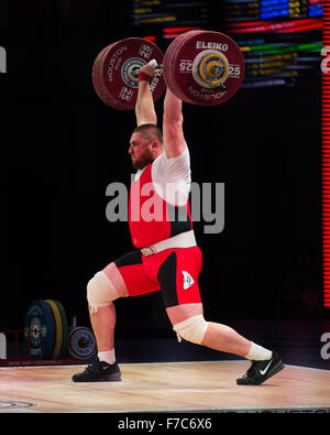 26. November 2015: Lasha Talakhadze von Georgien gewinnt die Bronzemedaille und stossen und ein Silber insgesamt in der Herren 105 + Klasse bei den Weltmeisterschaften der Weightlfting in Houston, Texas. Brent Clark/Alamy Live-Nachrichten Stockfoto