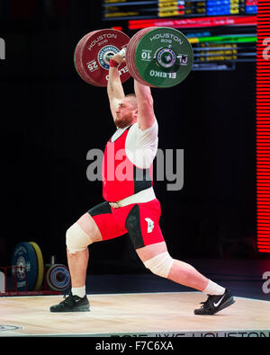 26. November 2015: Lasha Talakhadze von Georgien gewinnt die Bronzemedaille und stossen und ein Silber insgesamt in der Herren 105 + Klasse bei den Weltmeisterschaften der Weightlfting in Houston, Texas. Brent Clark/Alamy Live-Nachrichten Stockfoto