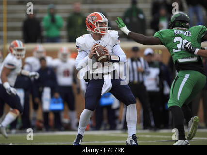 Denton, Texas, USA. 28. November 2015. 28. November 2015: quarterback Ryan Metz (12) der UTEP Bergleute während der NCAA Football-Spiel zwischen UTEP Vs UNT Apogee-Stadion in Denton, Texas. © Jp Weber/ZUMA Draht/Alamy Live-Nachrichten Stockfoto
