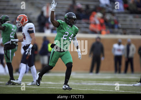 Denton, Texas, USA. 28. November 2015. 28. November 2015: läuft wieder Erick Evans (24) des North Texas meine grünen während der NCAA Football-Spiel zwischen UTEP Vs UNT Apogee-Stadion in Denton, Texas. © Jp Weber/ZUMA Draht/Alamy Live-Nachrichten Stockfoto