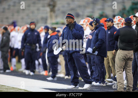 Denton, Texas, USA. 28. November 2015. 28. November 2015: UTEP Miners Trainer während der NCAA Football-Spiel zwischen UTEP Vs UNT Apogee-Stadion in Denton, Texas. © Jp Weber/ZUMA Draht/Alamy Live-Nachrichten Stockfoto