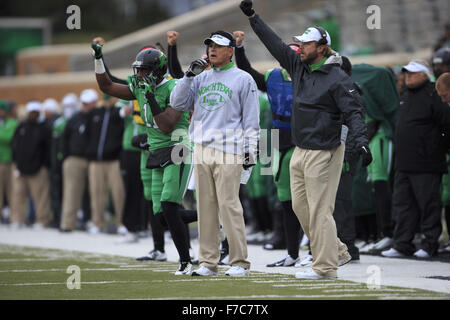 Denton, Texas, USA. 28. November 2015. 28. November 2015: North Texas bedeutet grün Cheftrainer Mike Canales während der NCAA Football-Spiel zwischen UTEP Vs UNT Apogee-Stadion in Denton, Texas. © Jp Weber/ZUMA Draht/Alamy Live-Nachrichten Stockfoto