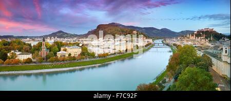 Panoramische Luftaufnahme der Stadt Salzburg, Österreich Stockfoto