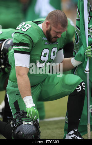 Denton, Texas, USA. 28. November 2015. 28. November 2015: defensives Ende Andy Flusche (99) an der North Texas bedeutet grün während der NCAA Football-Spiel zwischen UTEP Vs UNT Apogee-Stadion in Denton, Texas. © Jp Weber/ZUMA Draht/Alamy Live-Nachrichten Stockfoto