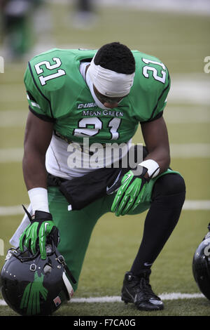 Denton, Texas, USA. 28. November 2015. 28. November 2015: Defensive zurück James Gray (21) des North Texas meine grünen während der NCAA Football-Spiel zwischen UTEP Vs UNT Apogee-Stadion in Denton, Texas. © Jp Weber/ZUMA Draht/Alamy Live-Nachrichten Stockfoto