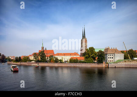 Polen, Breslau, Ostrow Tumski Skyline an Odra (Oder) River Waterfront. Stockfoto