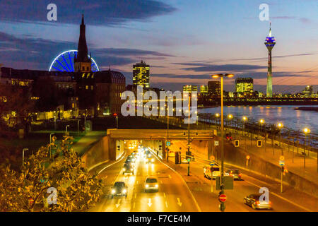 City-Tunnel, Rhein-Tunnel, eine Hauptstraße der Innenstadt unter der Altstadt entlang Rhein, Düsseldorf, Deutschland Stockfoto