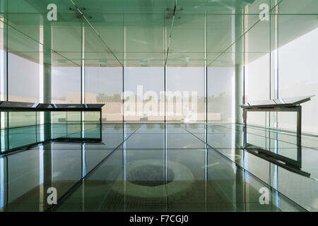 Innenraum des neuen Museums am rekonstruierten Fort Qasr Al Muwaiji in Al Ain, Vereinigte Arabische Emirate VAE Stockfoto