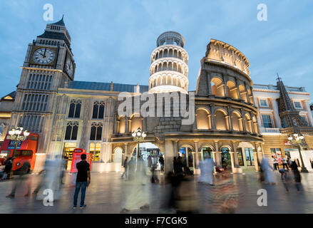 Abends Blick auf internationale Pavillons auf der Global Village 2015 in Dubai Vereinigte Arabische Emirate Stockfoto