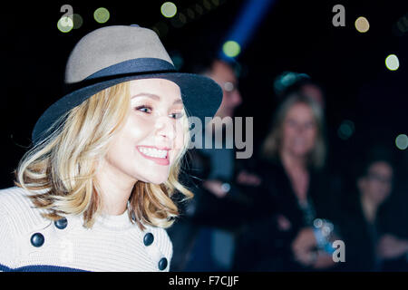 Düsseldorf, Deutschland. 29. November 2015. US-Schauspielerin Hayden Panettiere, die Freundin des ukrainischen Boxers Vladimir Klitschko, besucht die World Heavyweight Titelkampf zwischen Klitschko und Großbritanniens Tyson Fury in der Esprit Arena in Düsseldorf, 28. November 2015. Tyson Fury of Britain ist neuer Schwergewichts-Weltmeister nach dem Sieg über lang regierende Ukrainer Vladimir Klitschko in einem einstimmigen Beschluss in Düsseldorf. Fury, 27, gewann die Titel der drei wichtigsten Ranking Organisationen, IBF, WBO und WBA, vor 45.000 Zuschauern eine Partituren von 115-112, 115-112 und 116-111. © Dpa Stockfoto