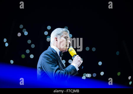 Düsseldorf, Deutschland. 28. November 2015. US-Ringsprecher Michael Buffer in den Boxring der Esprit Arena in Düsseldorf, 28. November 2015. Foto: ROLF VENNENBERND/Dpa/Alamy Live News Stockfoto