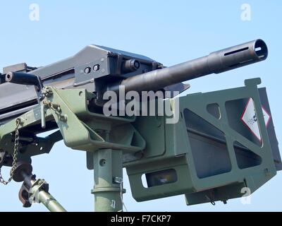 Die Nahaufnahme von Verteidigung Waffe auf das Militärfahrzeug Stockfoto