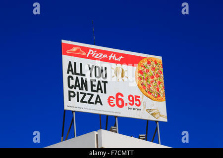 Pizza Hut-Werbeschild, Ayia Napa, Zypern. Stockfoto