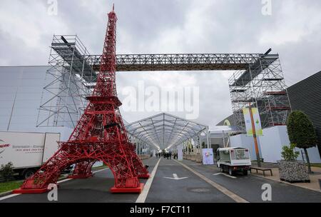 Paris. 29. November 2015. Foto aufgenommen am 29. November 2015 zeigt Le Bourget, wo der 2015 UN-Klimakonferenz (COP 21) in Paris, Frankreich stattfinden wird. Bereits bei hoher Terrorwarnstufe Frankreich geplant pour 11.000 Polizisten und Gendarmen landesweit um die Sicherheit der bevorstehenden UN-Klimakonferenz (COP21) ändern. © Zhou Lei/Xinhua/Alamy Live-Nachrichten Stockfoto