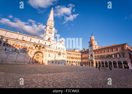 Modena, Emilia Romagna, Italien. Piazza Grande und Dom Stockfoto