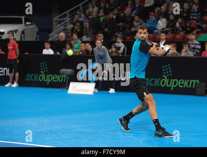 Sofia, Bulgarien - 22. November 2015: Sofia, Bulgarien - besiegte Grigor Dimitrov Monfils in einem demonstrativen Match in der Arena Armeec Stockfoto