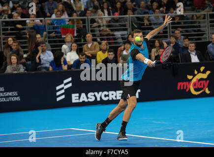 Sofia, Bulgarien - 22. November 2015: Sofia, Bulgarien - besiegte Grigor Dimitrov Monfils in einem demonstrativen Match in der Arena Armeec Stockfoto