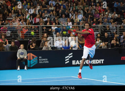 Sofia, Bulgarien - 22. November 2015: Sofia, Bulgarien - besiegte Grigor Dimitrov Monfils in einem demonstrativen Match in der Arena Armeec Stockfoto