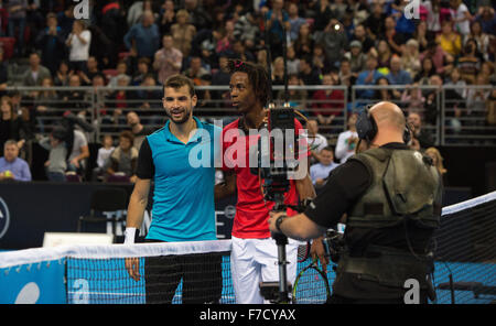 Sofia, Bulgarien - 22. November 2015: Sofia, Bulgarien - besiegte Grigor Dimitrov Monfils in einem demonstrativen Match in der Arena Armeec Stockfoto