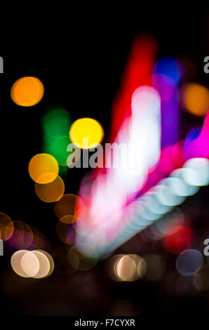 Zusammenfassung Hintergrund verschwommen Farblicht auf einem schwarzen Hintergrund, Great Yarmouth, England, UK Stockfoto