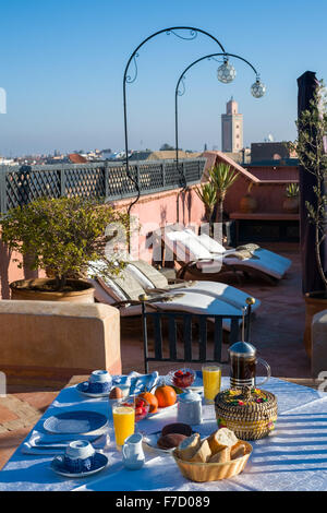 Frühstück "al Fresco" in Riad in Marrakesch, Marokko Stockfoto