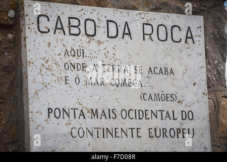 Ein Plakat am Cabo da Roca, der westlichste Punkt Europas. Stockfoto