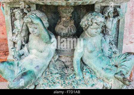 Bronze Brunnen mit Engelsfiguren in Marbella-Andalusien-Spanien Stockfoto