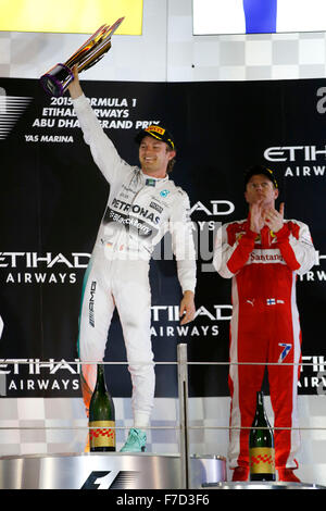 Motorsport: FIA Formel 1 Weltmeisterschaft 2015, Grand Prix von Abu Dhabi, #6 Nico Rosberg (GER, Mercedes AMG Petronas Formula One Team), #7 Kimi Räikkönen (FIN, Scuderia Ferrari), Stockfoto