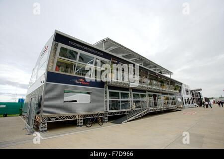 Die Red Bull Racing und Toro Rosso Wohnmobil im Fahrerlager in Silverstone. Stockfoto