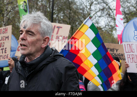 London, UK. 29. November 2015. John Sauven, geschäftsführender Direktor von Greenpeace UK, bei der Menschen März für Klima, Gerechtigkeit und Arbeitsplätze in London. Bildnachweis: Mark Kerrison/Alamy Live-Nachrichten Stockfoto