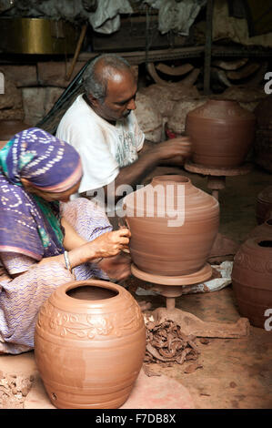 Das Bild von Potter aufgenommen in Dharavi, Mumbai. Stockfoto