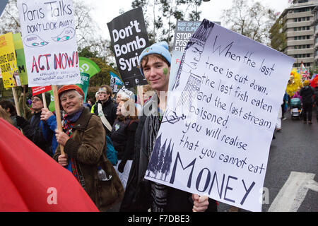 London, UK. 29. November 2015. Demonstranten auf das Volk März für Klima, Gerechtigkeit und Arbeitsplätze in London. Bildnachweis: Mark Kerrison/Alamy Live-Nachrichten Stockfoto