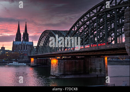 Kölner Dom und Hohenzollernbrücke, Köln, Deutschland, Europa Stockfoto