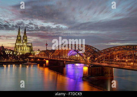 Kölner Dom und Hohenzollernbrücke, Köln, Deutschland, Europa Stockfoto