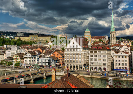 August 2015, Fassaden und der Limmat in Zürich (Schweiz), HDR-Technik Stockfoto