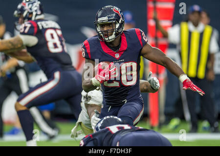 Houston, Texas, USA. 29. November 2015. Houston Texans Runningback Alfred Blue (28) trägt den Ball im 4. Quartal ein NFL-Spiel zwischen den Houston Texans und die New Orleans Saints NRG-Stadion in Houston, TX am 29. November 2015. Bildnachweis: Trask Smith/ZUMA Draht/Alamy Live-Nachrichten Stockfoto