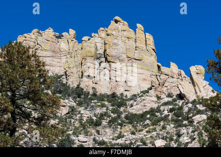 Granit-Felsen am Mount Lemmon von Santa Catalina Mountains Range in der Nähe von Tucson, Arizona, USA, Stockfoto