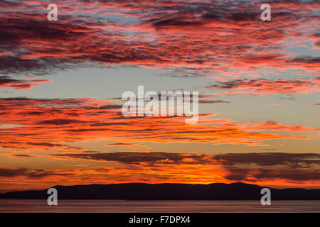 Dramatischen Sonnenuntergang über der messenischen Halbinsel, gesehen vom in der Nähe von Kardamyli, südlichen Peloponnes, Griechenland Stockfoto