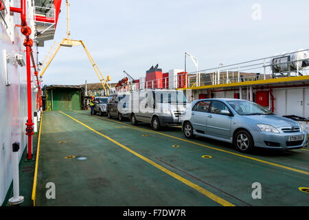 Auf die Lochaline zu Fishnish (Isle of Mull) Auto Fähre "Loch Fyne' in Lochaline, Morvern, Highland Region, Schottland, UK Stockfoto