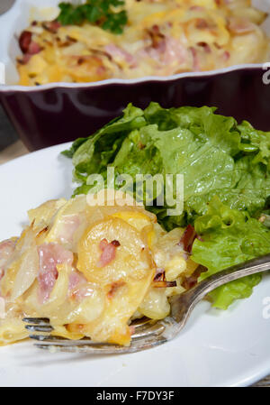 Traditionelle französische Kartoffel-Gratin tartiflette Stockfoto