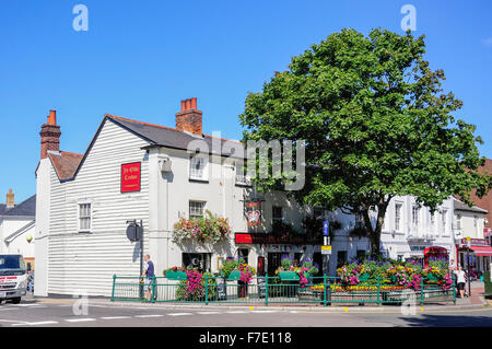 18. Jahrhundert Ye Olde Krone Pub, High Street, Rayleigh, Essex, England, Vereinigtes Königreich Stockfoto